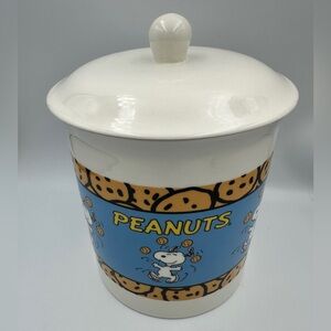 Peanuts Snoopy 7"Ceramic Cookie Jar WithLid Vintage